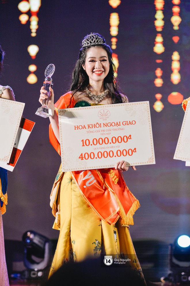 Ứng xử tiếng Anh xuất sắc, nữ sinh năm 4 đăng quang Hoa kh&ocirc;i Ngoại giao 2018! - Ảnh 17.