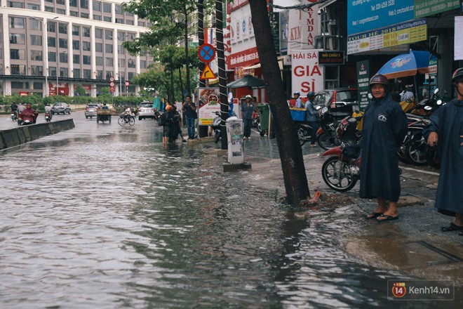 Chủ siêu máy bơm chống ngập gần 100 tỉ đồng: “Đường ngập là do mưa quá lớn, máy bơm hút không kịp” - Ảnh 6.