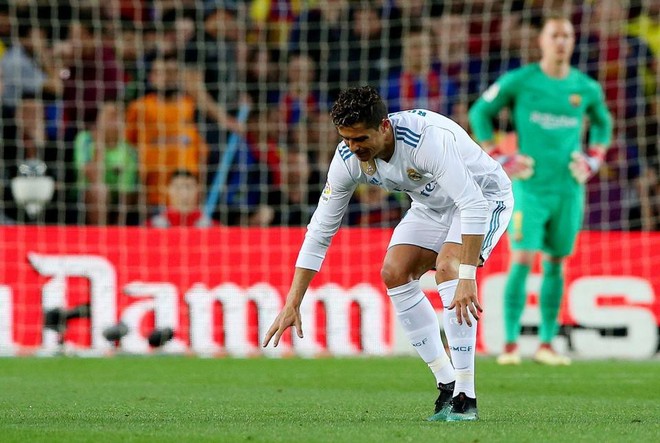 Ronaldo bị trật mắt cá chân, có thể dự chung kết Champions League - Ảnh 1.