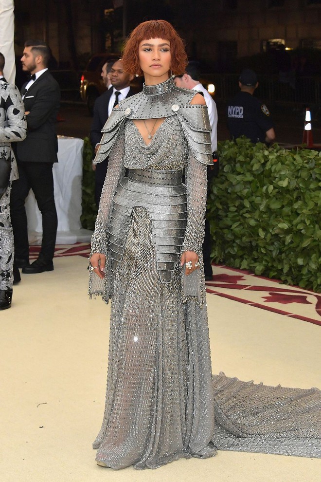 Nếu đ&atilde; bỏ lỡ Met Gala s&aacute;ng nay, th&igrave; đ&acirc;y l&agrave; 20 bộ c&aacute;nh xuất sắc nhất bạn cần ngắm - Ảnh 10.