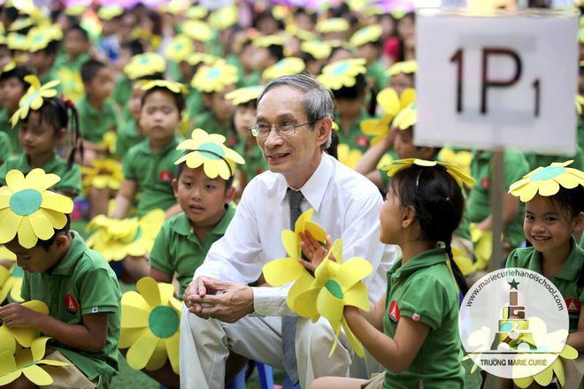 Học sinh bị dị ứng do thuốc diệt muỗi và lá thư xin lỗi xúc động từ thầy hiệu trưởng - người ông thân thương của hàng nghìn học sinh Marie Curie - Ảnh 3.