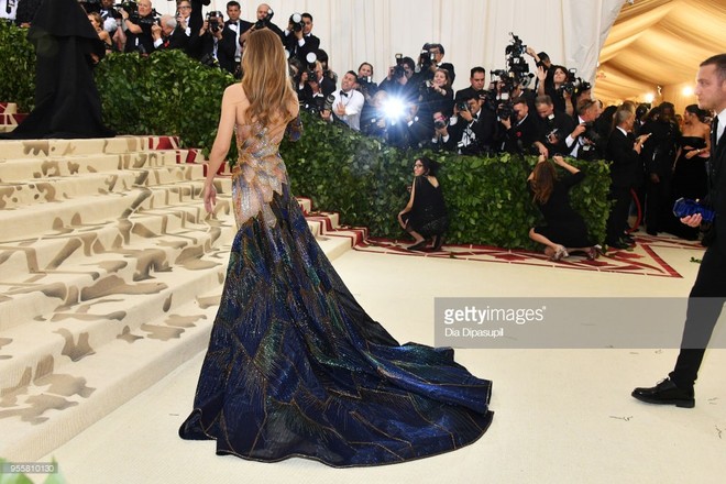 Chưa biết mặc đúng chủ đề Met Gala không, chỉ vẻ đẹp tiên nữ của Gigi Hadid cũng đủ làm người ta xao xuyến - Ảnh 11.