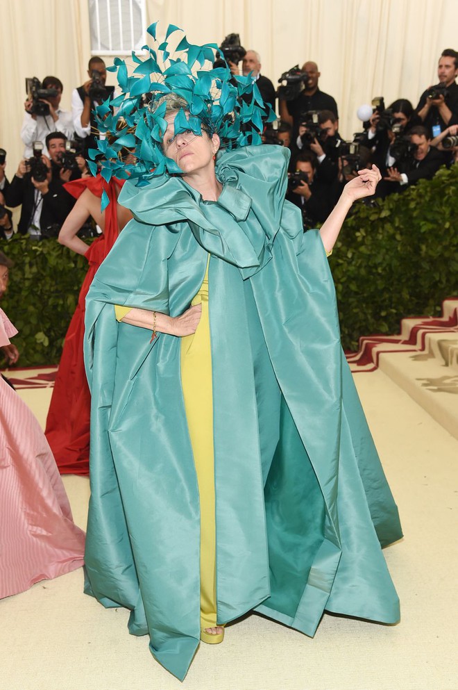Met Gala 2018: Cara Delevingne khoe cơ thể địa đ&agrave;ng, Selena h&oacute;a thi&ecirc;n thần nhưng nhạt nhẽo, Anne Hathaway đẹp tỏa h&agrave;o quang - Ảnh 57.
