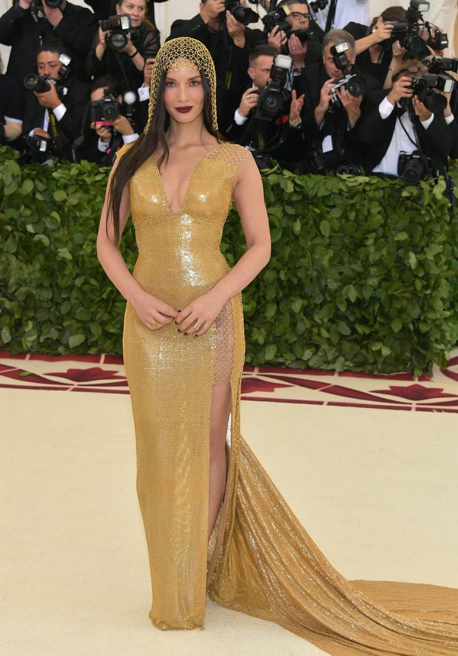 Met Gala 2018: Cara Delevingne khoe cơ thể địa đàng, Selena hóa thiên thần nhưng nhạt nhẽo, Anne Hathaway đẹp tỏa hào quang - Ảnh 43.