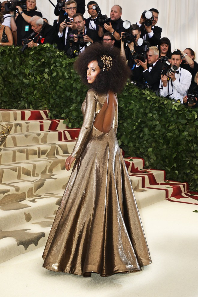 Met Gala 2018: Cara Delevingne khoe cơ thể địa đ&agrave;ng, Selena h&oacute;a thi&ecirc;n thần nhưng nhạt nhẽo, Anne Hathaway đẹp tỏa h&agrave;o quang - Ảnh 50.