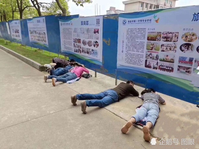 Muốn hiểu thấu lòng cha mẹ, hãy đến cổng trường những ngày thi đại học - Ảnh 3.