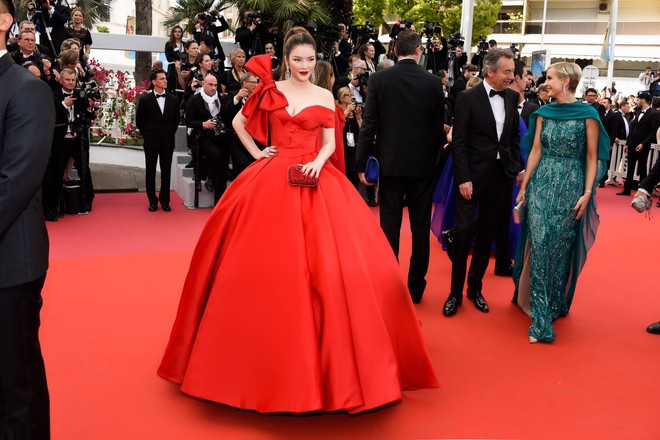 Chẳng cần đến thương hiệu đình đám thế giới, Lý Nhã Kỳ diện thiết kế Việt mà vẫn nổi bần bật trên thảm đỏ Cannes 2018 - Ảnh 1.