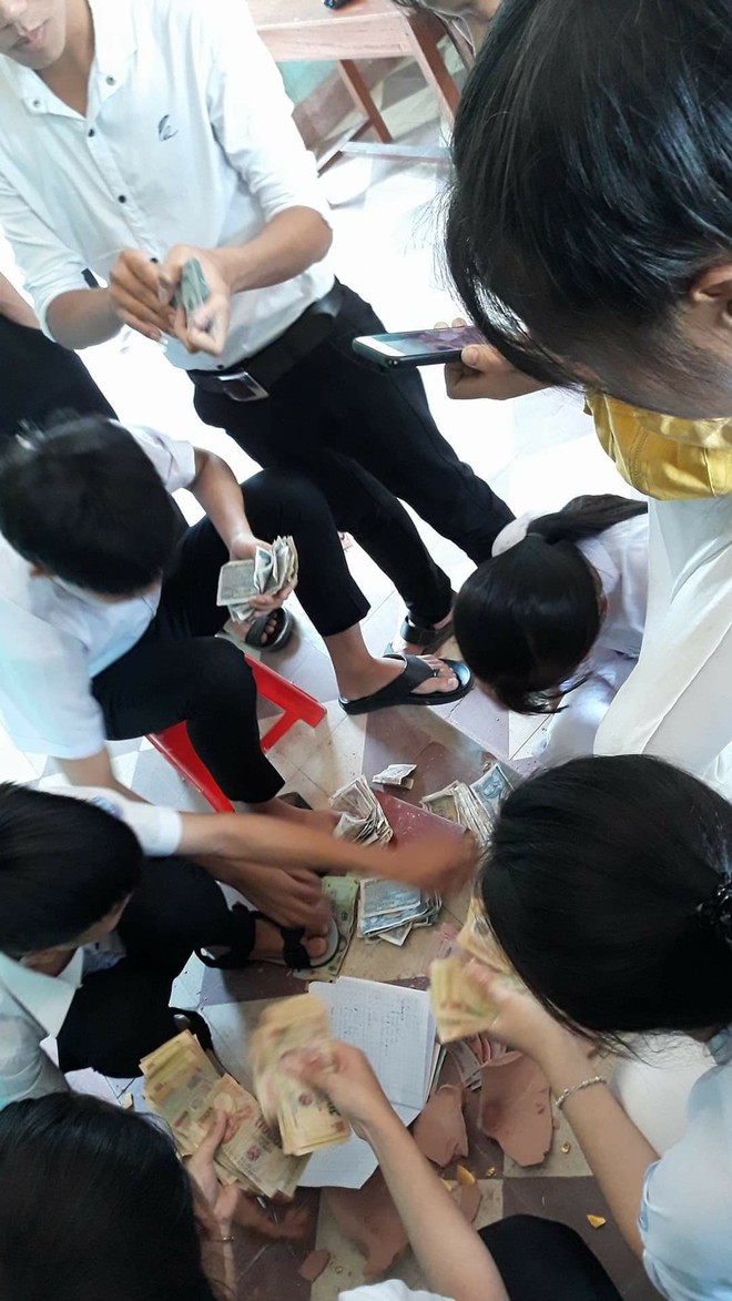 Clip: C&ugrave;ng nu&ocirc;i heo từ đầu năm học, cả lớp phấn kh&iacute;ch khi tiết kiệm được 12 triệu để chụp kỷ yếu v&agrave; l&agrave;m tiệc chia tay - Ảnh 3.