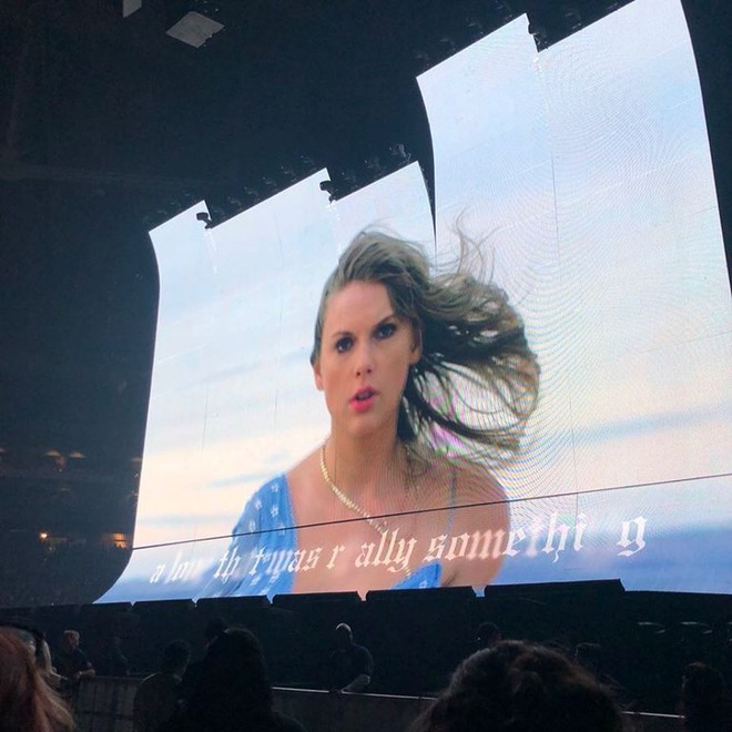 Taylor Swift ch&iacute;nh thức khởi động tour diễn khủng: Rắn to, rắn b&eacute;, rắn khắp mọi nơi! - Ảnh 15.