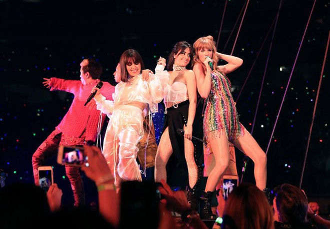 Taylor Swift chính thức khởi động tour diễn khủng: Rắn to, rắn bé, rắn khắp mọi nơi! - Ảnh 9.