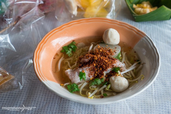 Độc đáo ẩm thực chợ nổi Tha Kha (Thái Lan), chỉ cần nhìn qua là muốn xách ba lô lên mà đi ngay - Ảnh 6.