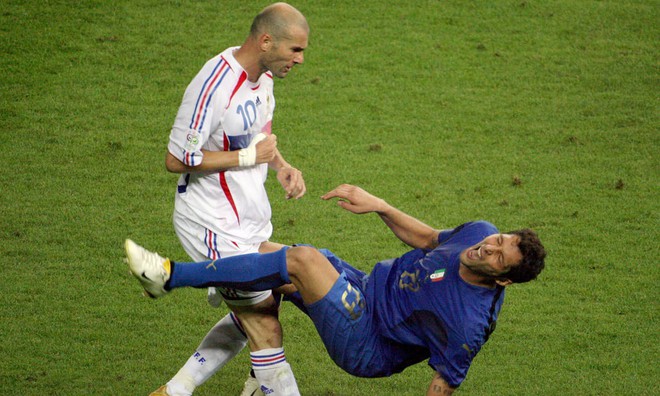 World Cup 2006: C&uacute; thiết đầu c&ocirc;ng lịch sử chấm dứt sự nghiệp của Zidane - Ảnh 1.