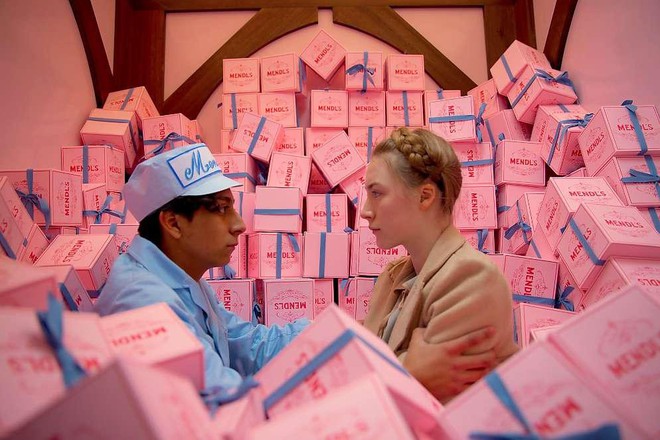 Để cảm xúc đưa lối qua bảng màu dị thường từ phù thuỷ hình ảnh Wes Anderson - Ảnh 13.