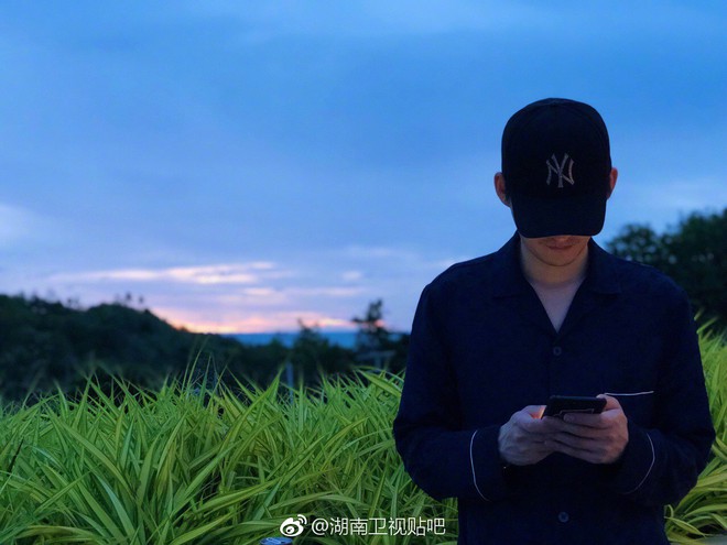Chuẩn phong th&aacute;i Đại Boss: Trương H&agrave;n h&agrave;o ph&oacute;ng bao to&agrave;n bộ nh&acirc;n vi&ecirc;n nghỉ dưỡng - Ảnh 9.