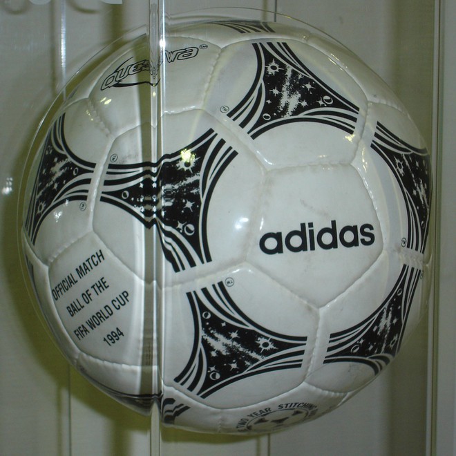 Đây là những quả bóng được dùng trong lịch sử World Cup, xem muốn xỉu vì quả bóng đầu tiên - Ảnh 15.