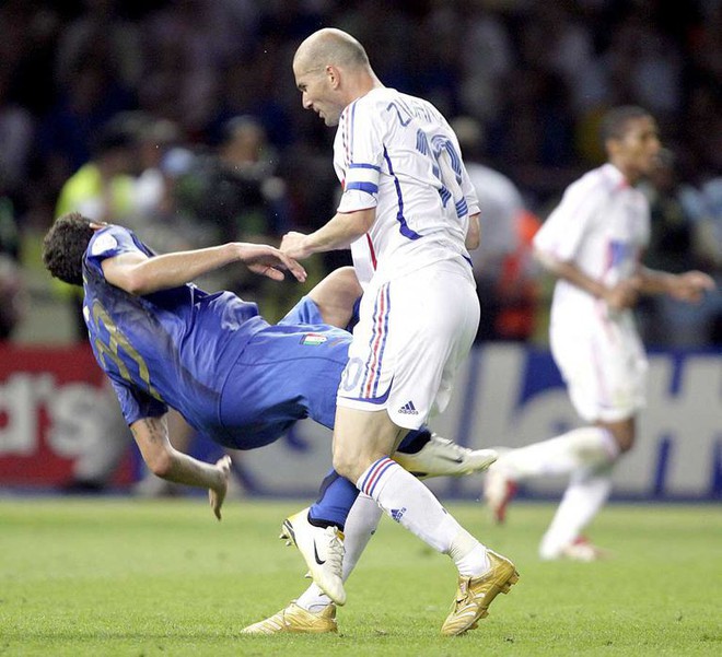 10 khoảnh khắc độc nhất trong lịch sử c&aacute;c kỳ World Cup - Ảnh 2.