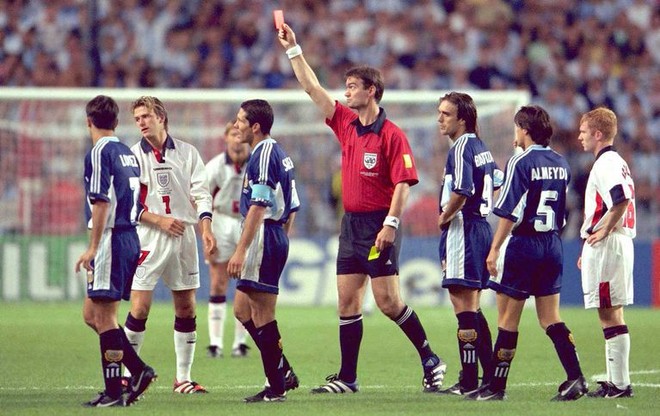 10 khoảnh khắc độc nhất trong lịch sử c&aacute;c kỳ World Cup - Ảnh 10.