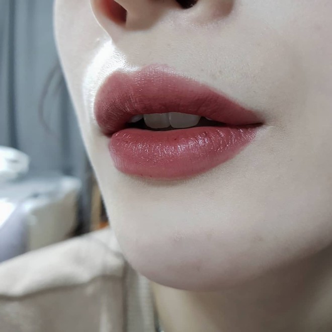 5 c&acirc;y son m&agrave;u xinh tươi ngất ng&acirc;y, rất nhẹ nh&agrave;ng hợp d&ugrave;ng m&ugrave;a h&egrave; cho những n&agrave;ng sợ đ&aacute;nh son đậm - Ảnh 3.