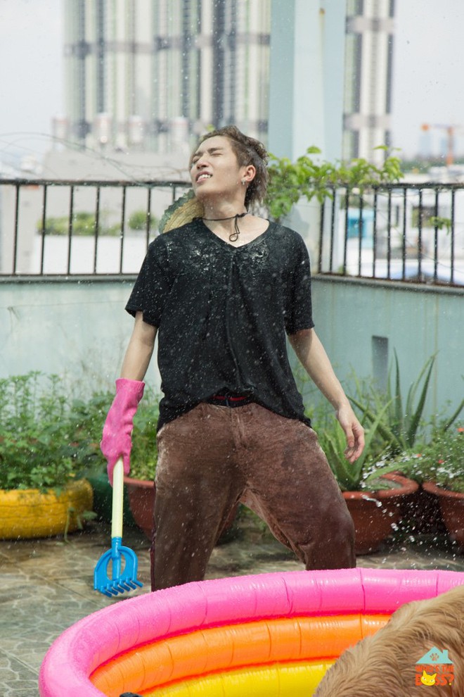 Cody (UNI5) - Nicky (Monstar) khổ sở tạo d&aacute;ng sexy chỉ để... tắm cho c&uacute;n - Ảnh 7.