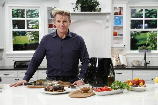 Làm thế nào mà một người yêu đồ ăn như đầu bếp Gordon Ramsay lại có thể giảm được hơn 22kg? - Ảnh 2.