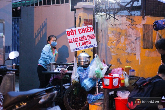 Khám phá ngay món há cảo chiên trứng độc đáo và lạ vị ngay giữa lòng Sài Gòn - Ảnh 2.