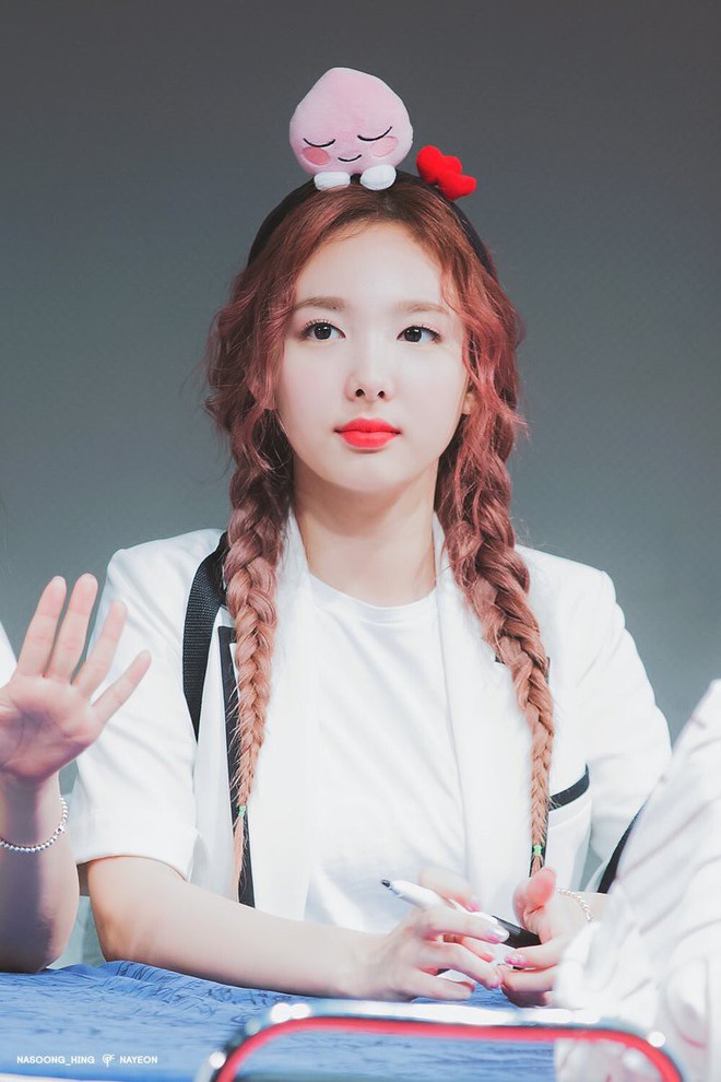 Khi idol Kpop h&aacute;t nh&eacute;p bị fail: Người được khen đ&aacute;ng y&ecirc;u, kẻ đủ gạch x&acirc;y nh&agrave; - Ảnh 1.