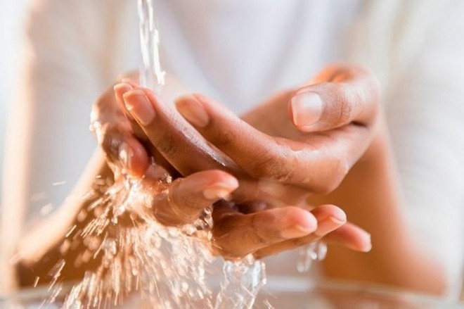 Sai lầm phổ biến khi rửa tay khiến tay vẫn c&ograve;n vi khuẩn - Ảnh 5.