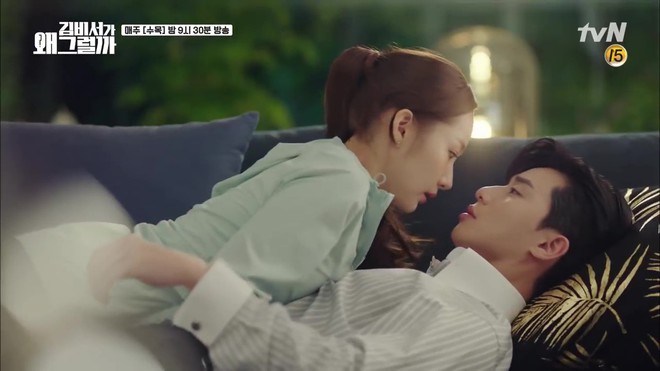 Thư Ký Kim: Trẹo cả chân vì ghen, Park Seo Joon kéo Park Min Young ngã suýt chạm môi rồi! - Ảnh 29.