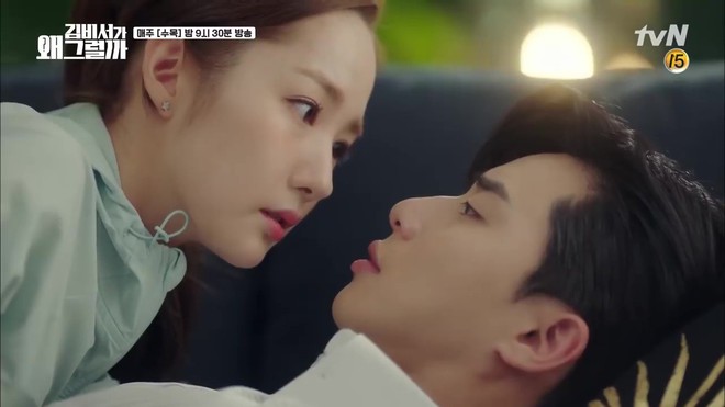 Thư Ký Kim: Trẹo cả chân vì ghen, Park Seo Joon kéo Park Min Young ngã suýt chạm môi rồi! - Ảnh 30.