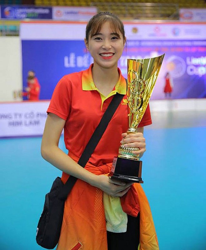 Hoa khôi bóng chuyền 16 tuổi Đặng Thu Huyền hâm mộ Bùi Tiến Dũng - Ảnh 6.