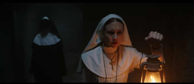 The Nun: Hết hồn khi Valak "nhảy xổ" vào con gái nhà người ta - Ảnh 2.