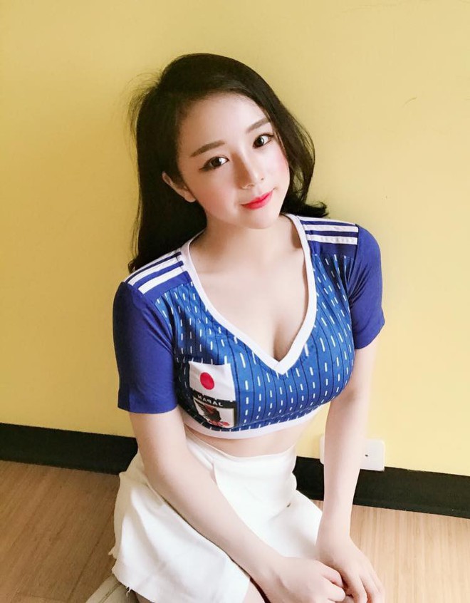 Hot girl cổ vũ World Cup có 10X Hưng Yên nổi tiếng với ảnh ngủ gật- Ảnh 2.