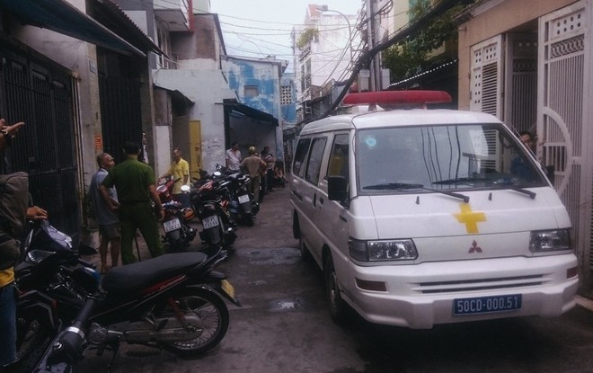 H&agrave;ng x&oacute;m b&agrave;ng ho&agrave;ng trước vụ việc 2 cha con tử vong bất thường với nhiều vết đ&acirc;m ở S&agrave;i G&ograve;n - Ảnh 2.