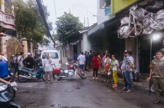 H&agrave;ng x&oacute;m b&agrave;ng ho&agrave;ng trước vụ việc 2 cha con tử vong bất thường với nhiều vết đ&acirc;m ở S&agrave;i G&ograve;n - Ảnh 3.
