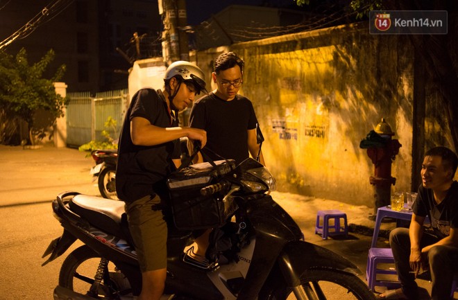 Dịch vụ giao thức ăn đ&ecirc;m ở S&agrave;i G&ograve;n tăng cường hoạt động đến gần 3h s&aacute;ng trong m&ugrave;a World Cup - Ảnh 8.