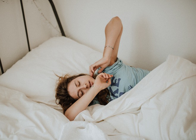 Ngủ cũng có thể giúp giảm cân nếu bạn có những thói quen này - Ảnh 1.