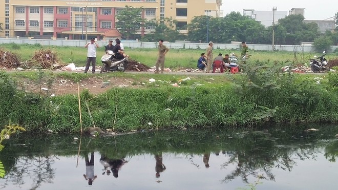 TP.HCM: Hốt hoảng phát hiện thi thể nam thanh niên nổi trên kênh Tham Lương - Ảnh 1.