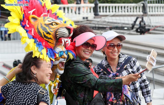 Người hâm mộ trên khắp thế giới hào hứng chờ đón khai mạc World Cup 2018 - Ảnh 9.