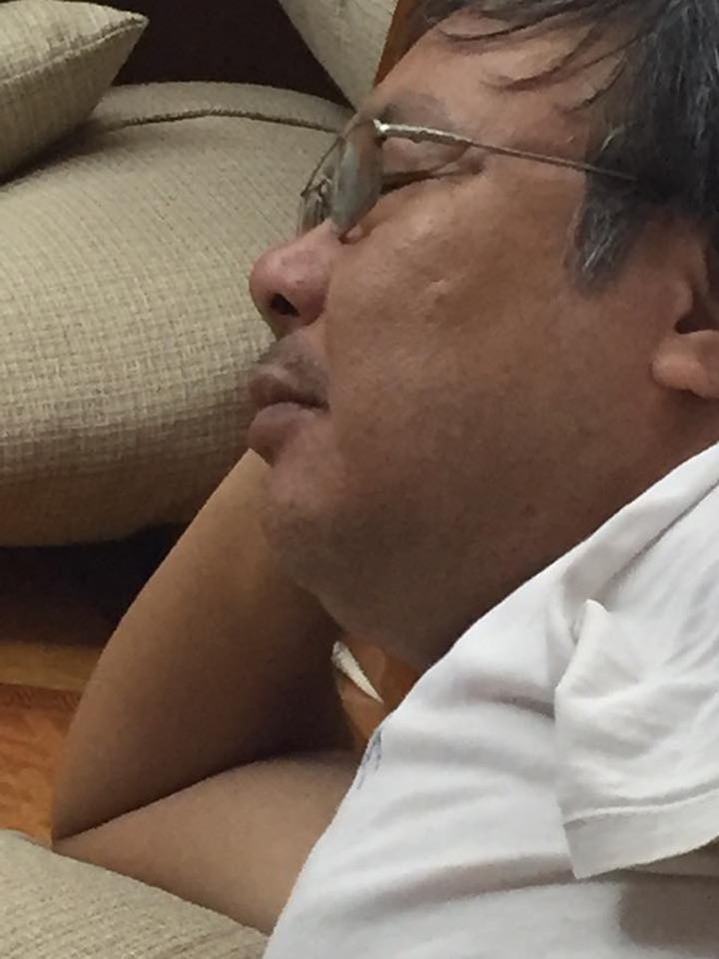 Chuyện mùa World Cup: Ông nội hô hào con cháu tề tựu xem bóng đá, bóng vừa lăn 15 phút thì ông đã ngủ say sưa - Ảnh 2.