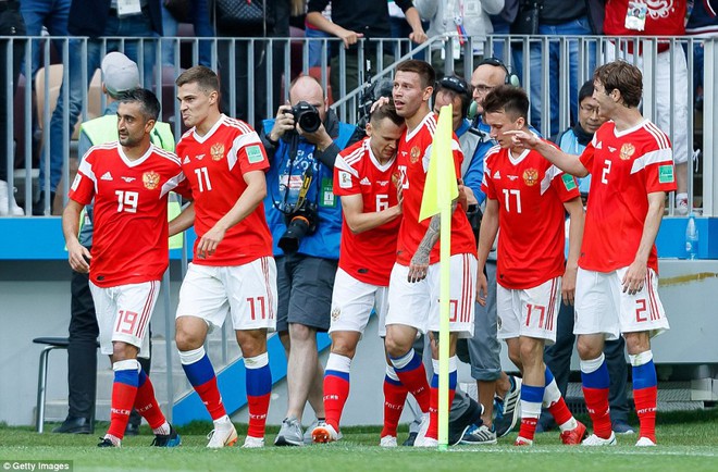 Điều &iacute;t biết về tiền vệ điển trai lập tuyệt phẩm trận khai mạc World Cup 2018 - Ảnh 3.