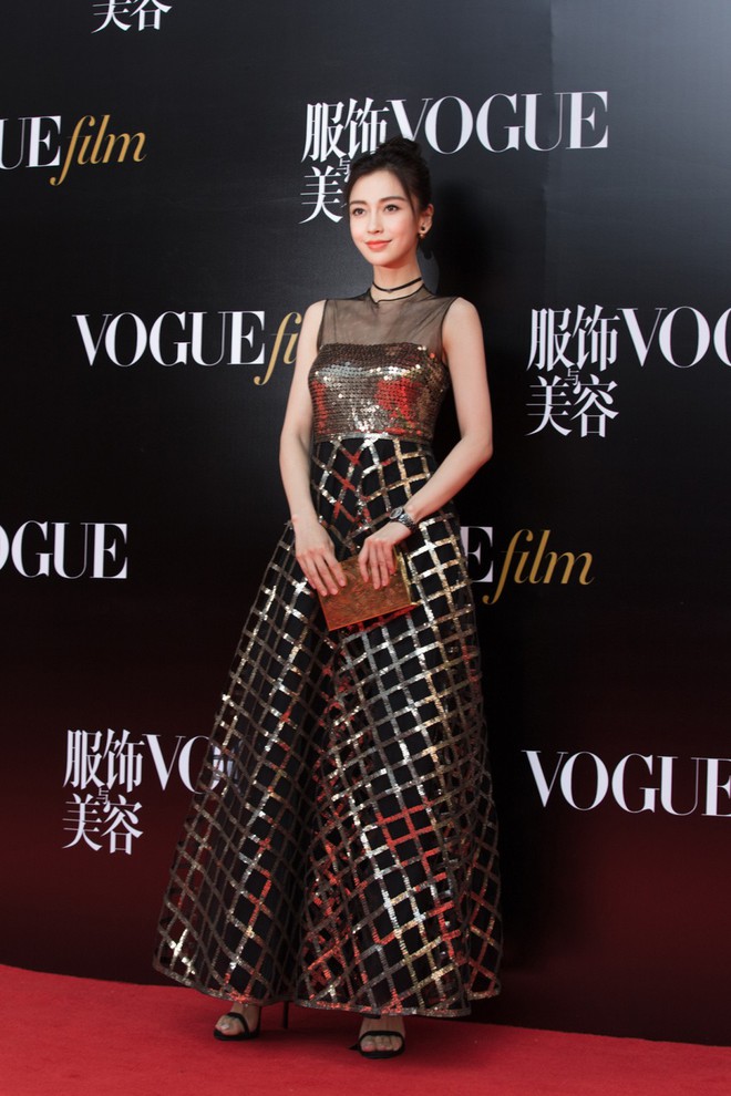 Chiều th&igrave; sang chảnh tối lại dịu d&agrave;ng, Angela Baby li&ecirc;n tiếp ph&aacute; đảo 2 thảm đỏ trong c&ugrave;ng một ng&agrave;y - Ảnh 1.