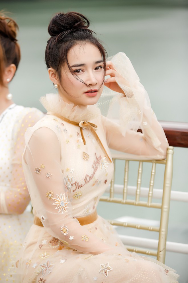 Nhan sắc Song Hye Kyo và nữ chính tin đồn Hậu Duệ Mặt Trời Nhã Phương: Chưa nhận vai đã bị đặt lên bàn cân - Ảnh 7.