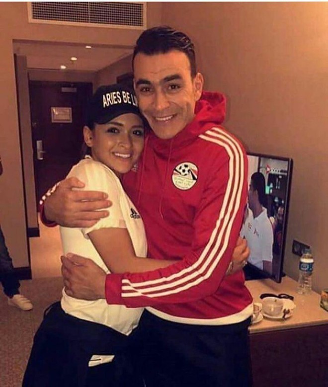 Thủ môn Ai Cập 45 tuổi vẫn dự World Cup, có con gái đính hôn với đồng đội của bố nhưng đây mới là điều trớ trêu - Ảnh 2.