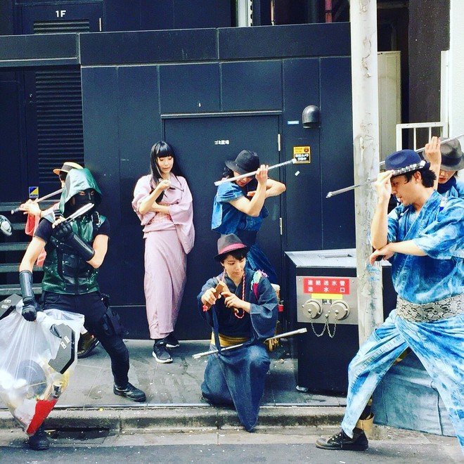 Những ch&agrave;ng Samurai nhặt r&aacute;c tr&ecirc;n đường phố Nhật: Dọn dẹp th&igrave; &iacute;t m&uacute;a may th&igrave; nhiều nhưng vẫn dễ thương ph&aacute;t ngất! - Ảnh 6.