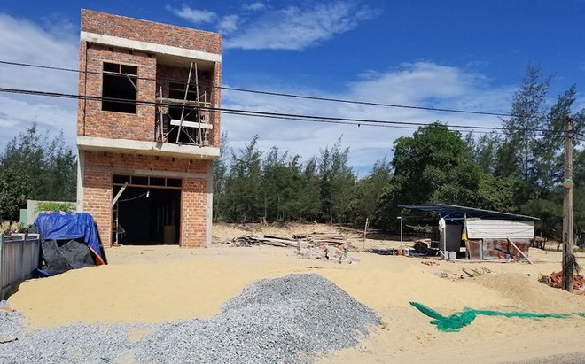 Vợ chồng đang ngủ bị kẻ gian xịt hơi cay cướp v&agrave;ng - Ảnh 1.