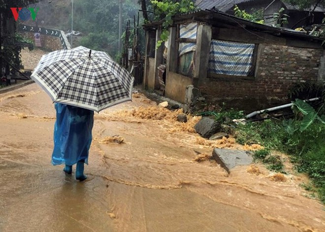 Ng&ocirc;i l&agrave;ng đẹp nhất T&acirc;y Bắc tan hoang sau trận mưa dị thường - Ảnh 11.