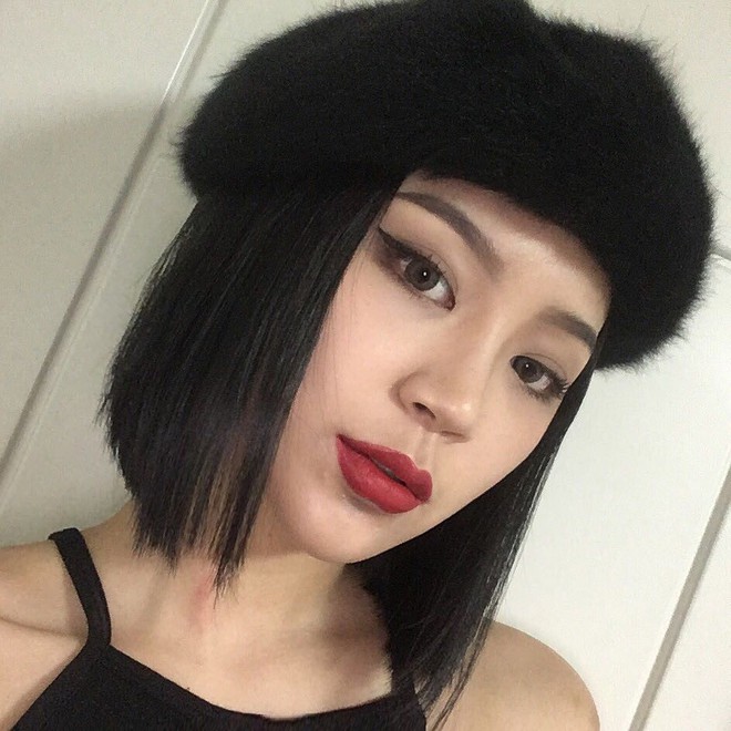 90% tủ đồ l&agrave; m&agrave;u đen với to&agrave;n m&oacute;n basic m&agrave; c&ocirc; n&agrave;ng H&agrave;n Quốc n&agrave;y diện đồ đẹp ph&aacute;t m&ecirc; - Ảnh 1.