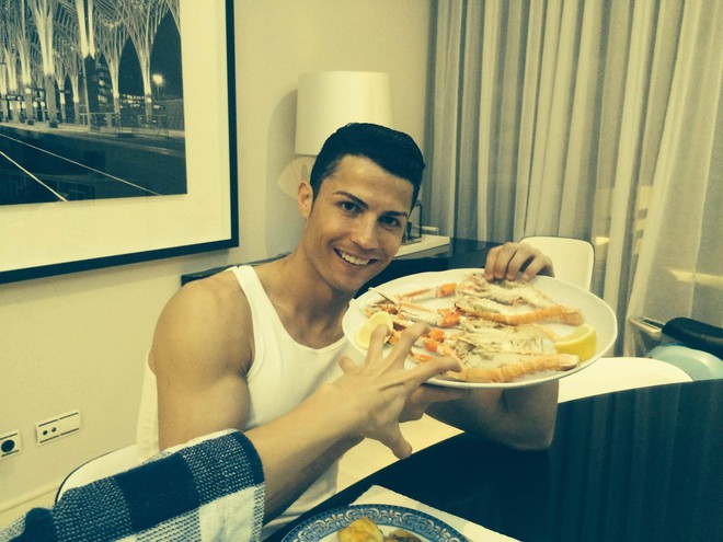 Để có được năng lực làm nên cú hat-trick trong trận đấu với Tây Ban Nha, Ronaldo đã tuân thủ chế độ ăn uống và cách tập luyện này - Ảnh 4.