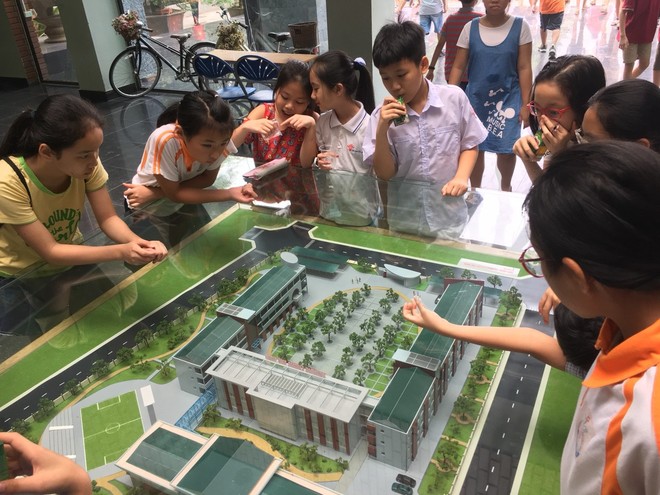 K&igrave; thi tuyển 1 chọi 4 v&agrave;o ng&ocirc;i trường kỷ luật th&eacute;p Lương Thế Vinh: B&aacute;nh tr&aacute;i ngập b&agrave;n, th&iacute; sinh vui vẻ như đi họp lớp - Ảnh 5.