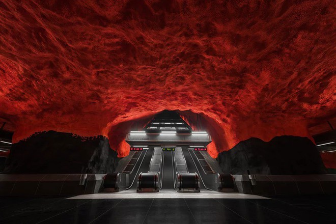 Bên trong những ga tàu điện ngầm đẹp hơn cả triển lãm nghệ thuật tại Thụy Điển - Ảnh 1.